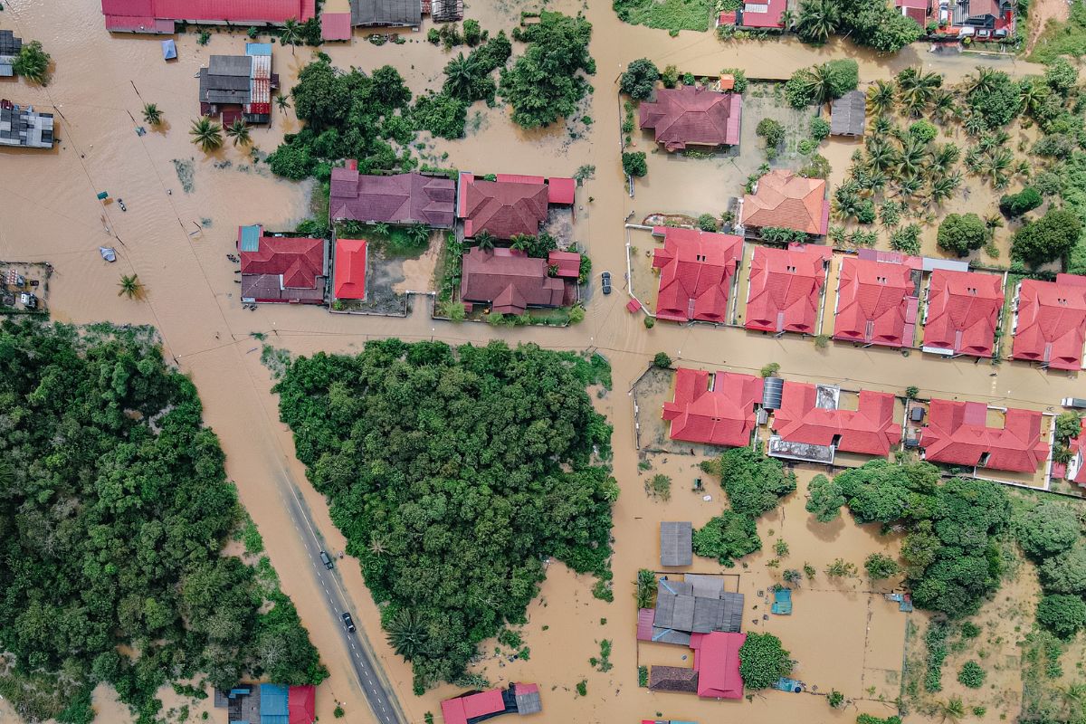 A flooded residential street with submerged cars and rising water levels, highlighting the importance of Flood Safety and preparedness.
