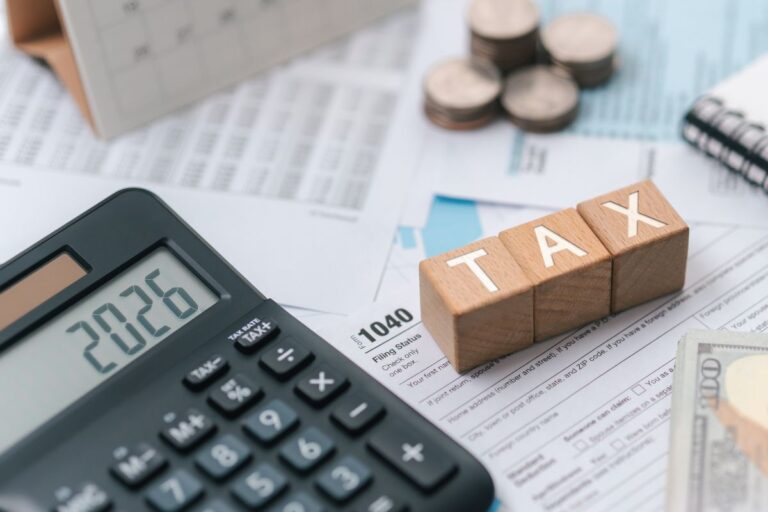 Smart tax tips guide helping individuals manage taxes and keep more of their money.